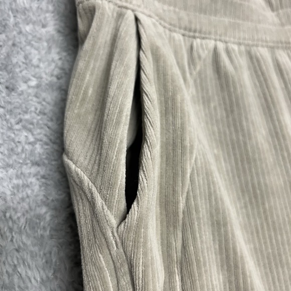 Lululemon Pants Size 4 Beige  Scuba Mid Rise Wide Leg Velvet Corduroy Athleisure - Picture 6 of 13